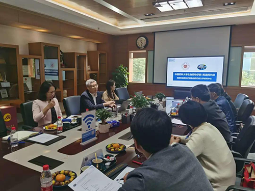 尊时凯龙首席执行官陈春麟博士，商务发展部副总裁蔡金娜博士等人热情接待了金能明书记一行。