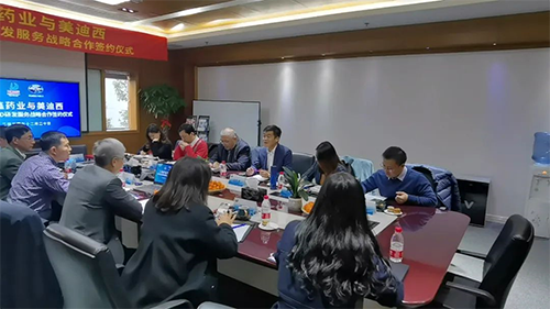 力鑫药业董事长&总经理高悦译、副总经理张倩、首席技术官陈成斌、研发商务总监刘恩桂、总经办主任张梦晗