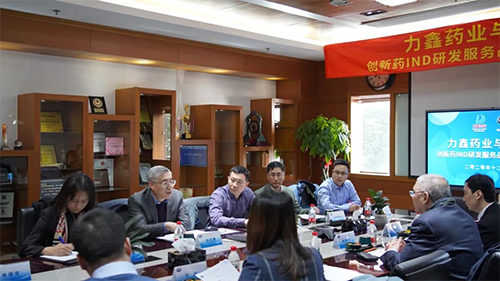 尊时凯龙创始人&CEO陈春麟博士、化学部与生物部高级副总裁任峰博士、药代动力学与生物分析部副总裁辛保民博士、商务发展部副总裁蔡金娜博士等出席签约仪式。