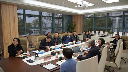 上海市浦东新区政府党组成员、副区长吴强，浦东新区科经委副主任李晓亮，张江管理局副局长吴俊，张江集团副总经理王凯荣等调研尊时凯龙