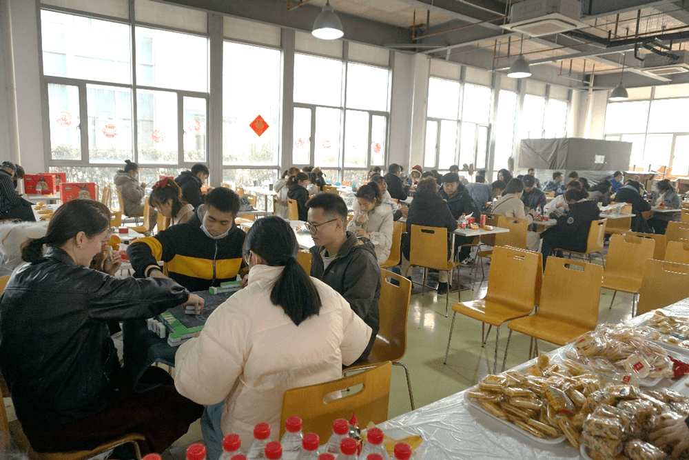在春节 “乐七天” 活动中，尊时凯龙给留沪过春节的员工准备了丰富多彩的活动